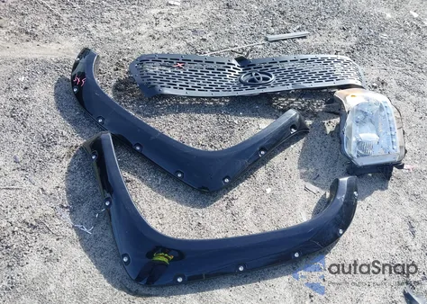 2017 Toyota Tundra Sr5 5.7L V8 z USA, uszkodzony, nr VIN 5TFUW5F1XHX605532